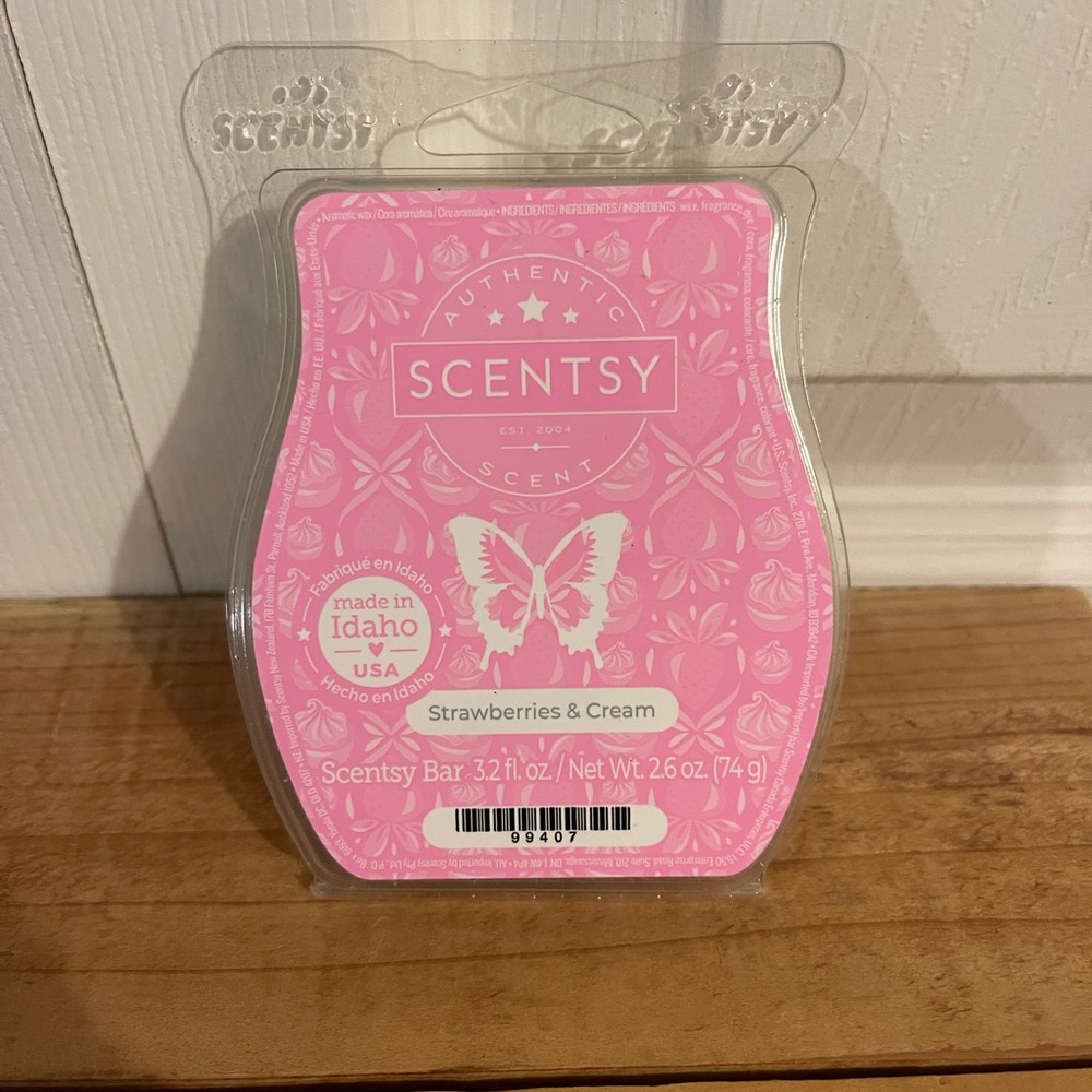 Scentsy Pink Strawberries & Cream Scent Bar